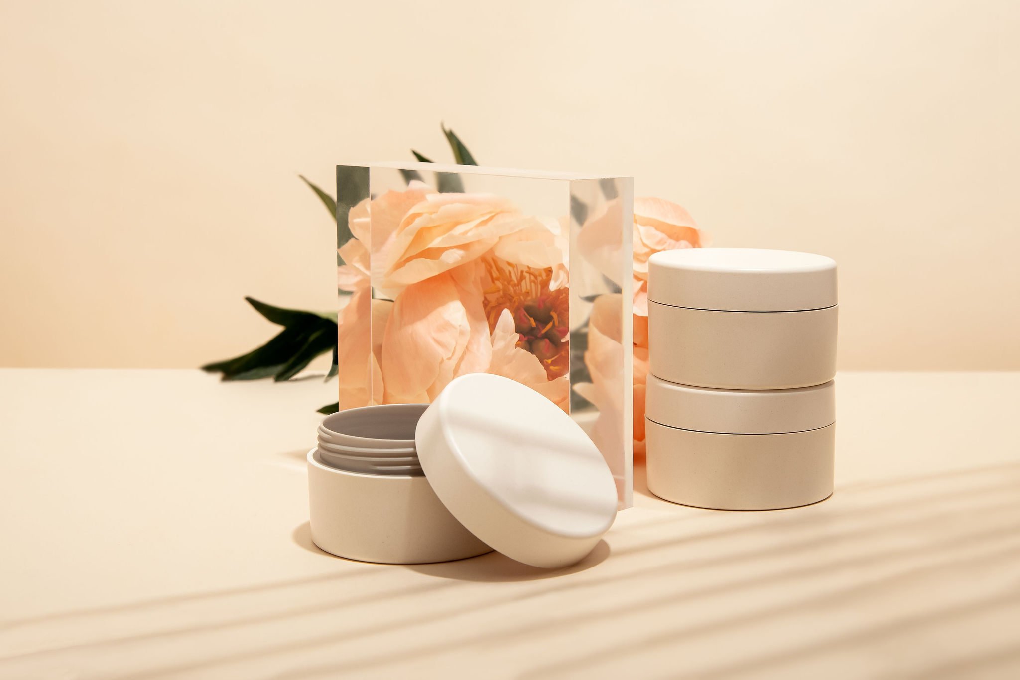 A Kind of Magic – Cosmetics Packaging Without Microplastic Pollution